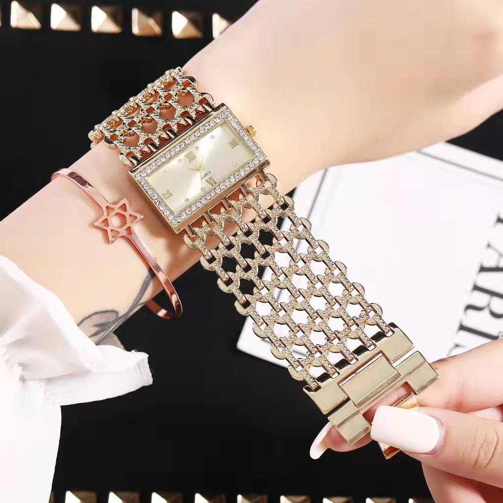 Minimalistische roségouden horloge met subtiele schakelketting
