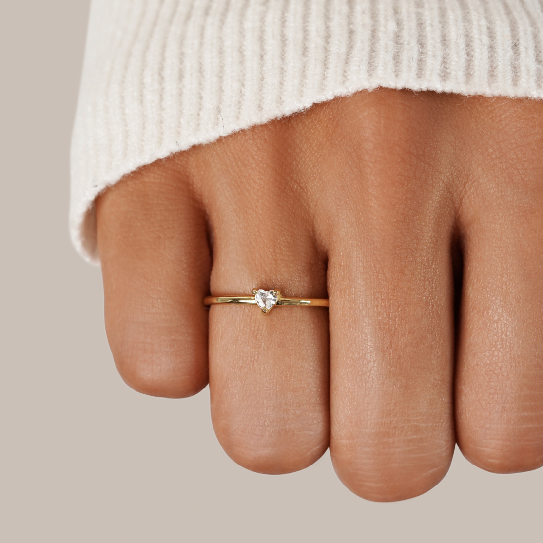 Verfijnde zirkonia ring met hartje