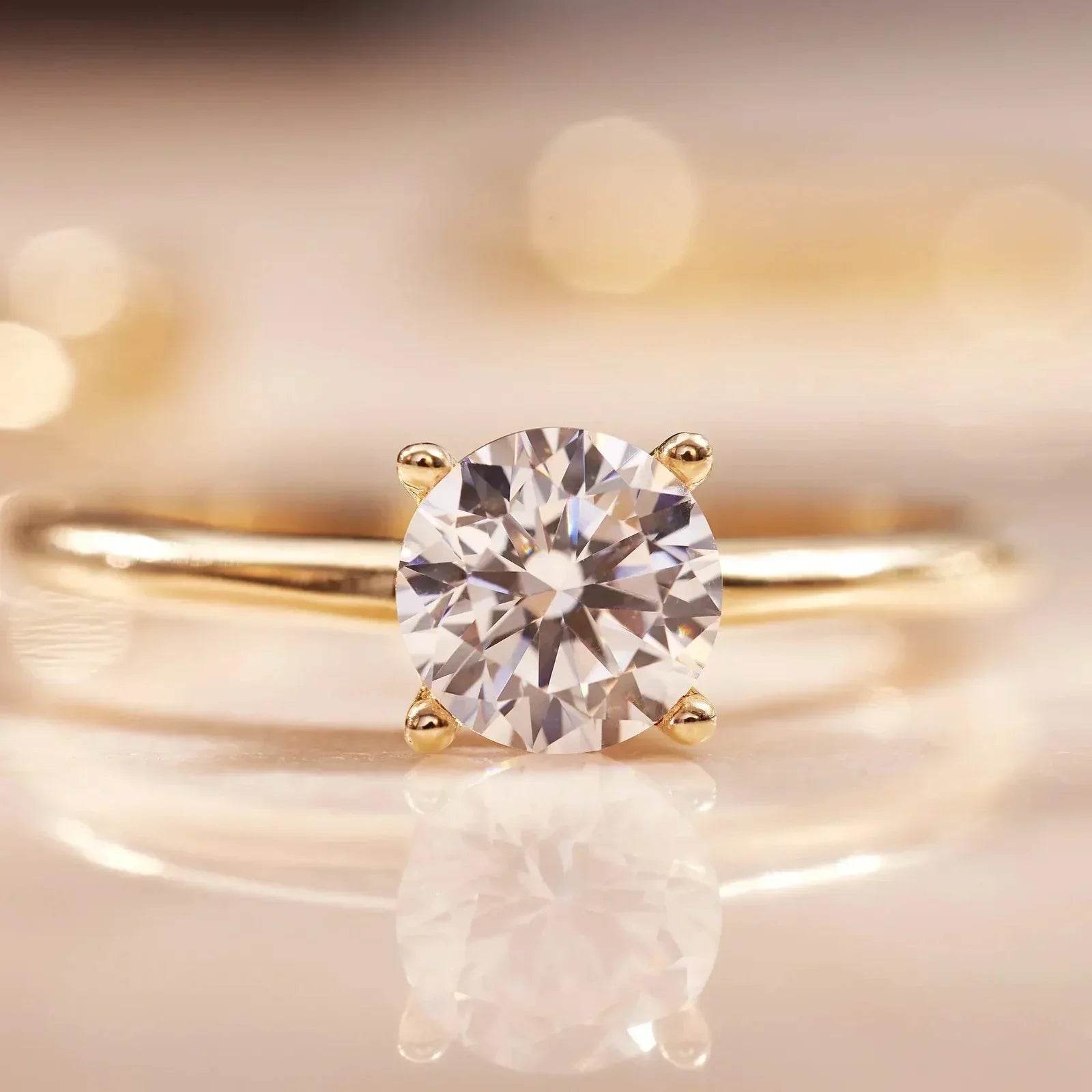 Elegante ring van wit goud met verfijnde details