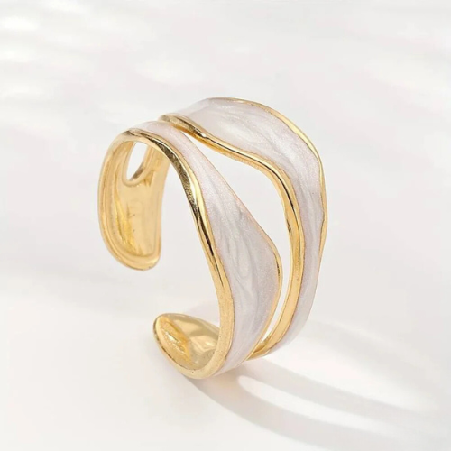 Dromerige ring van witgoud met verfijnd ontwerp