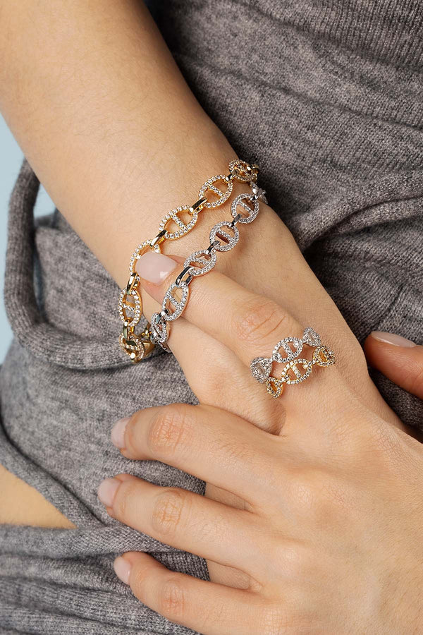 Zachte witgouden armband met delicate details