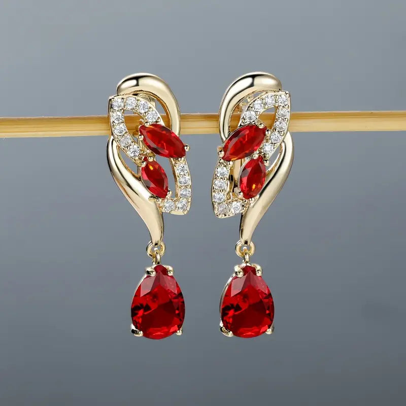 Elegante gouden oorbellen met subtiele zirkonia details