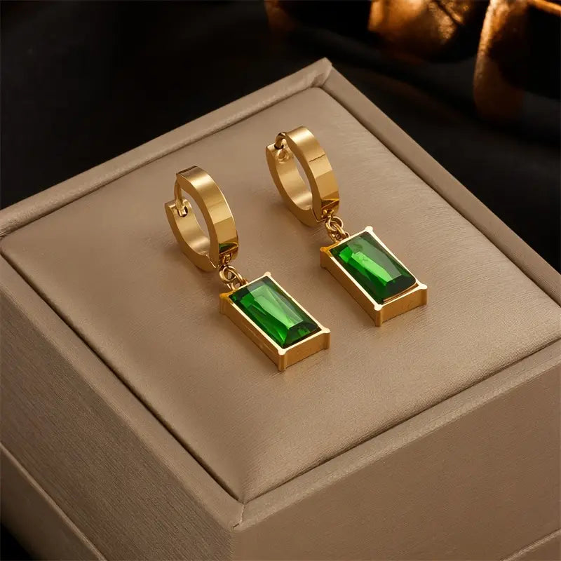 Elegante gouden ketting met maan en zirkonia