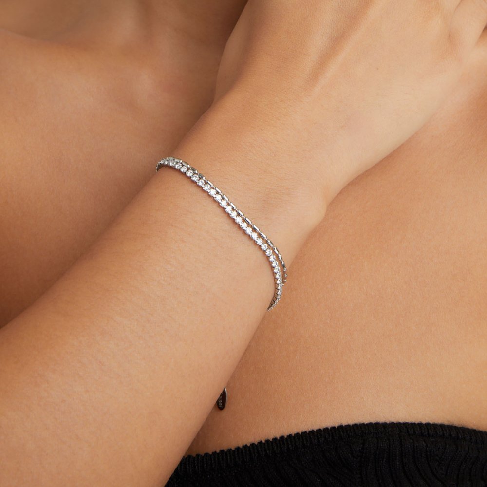 Elegante zilveren armband met sprankelende kristallen
