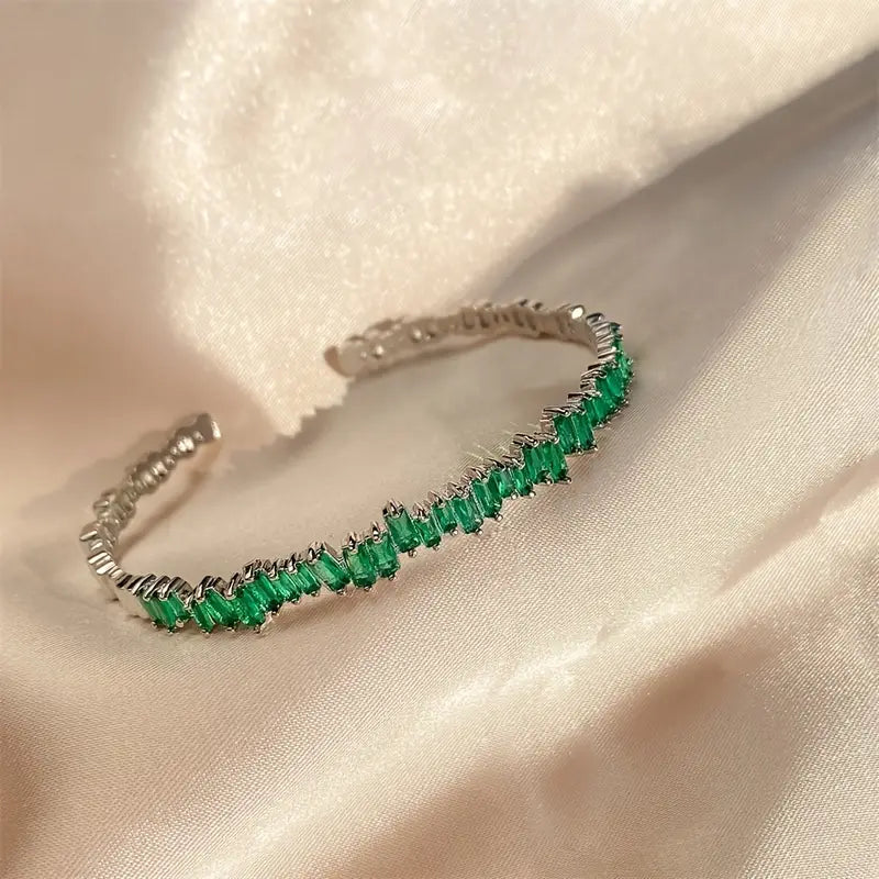 Elegante witgouden armband met verfijnde details