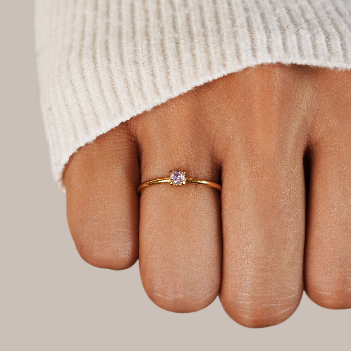 Zachte gouden ring met geboortesteen
