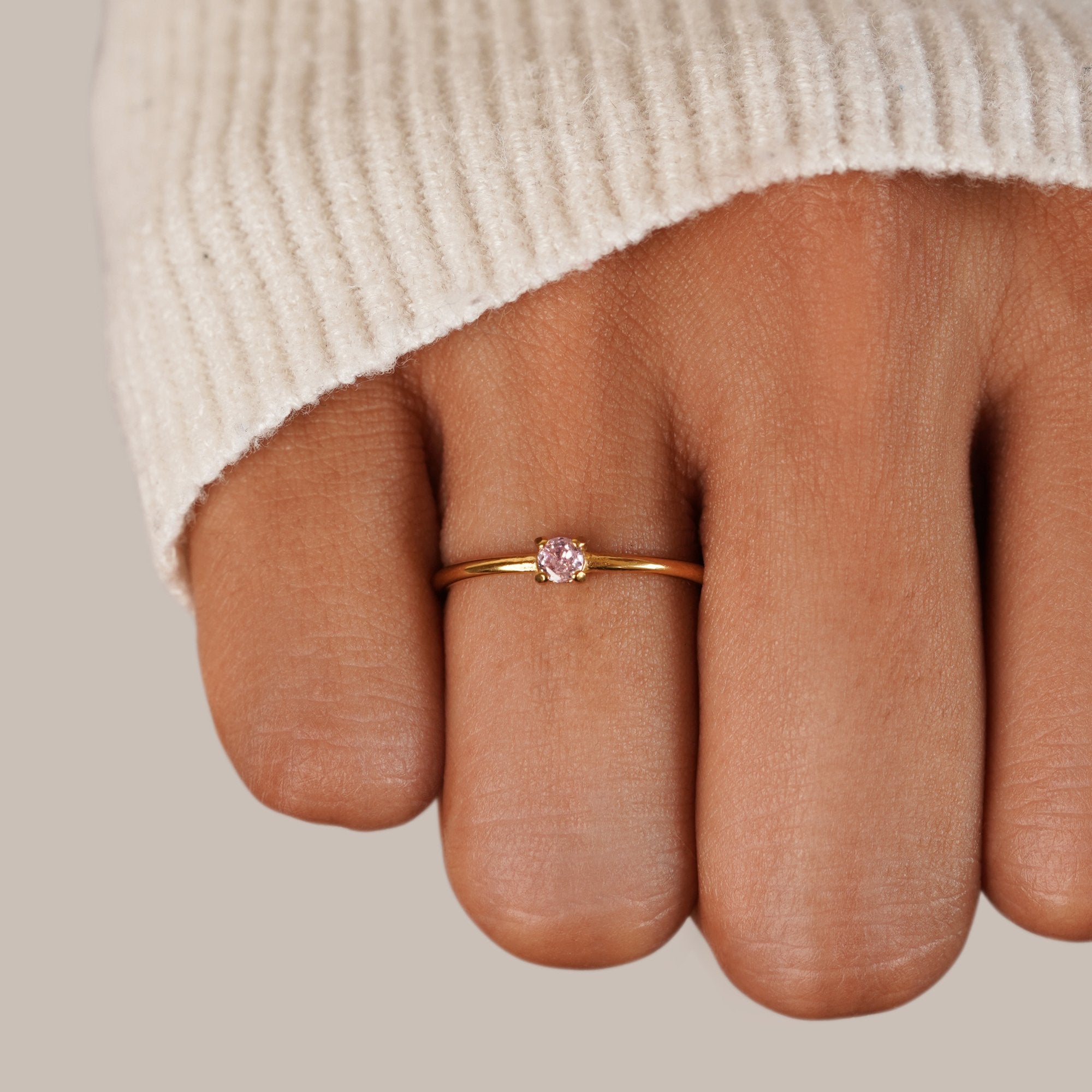 Zachte gouden ring met geboortesteen