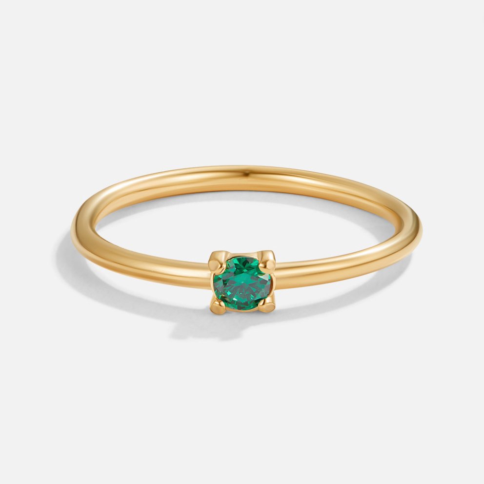 Zachte gouden ring met geboortesteen