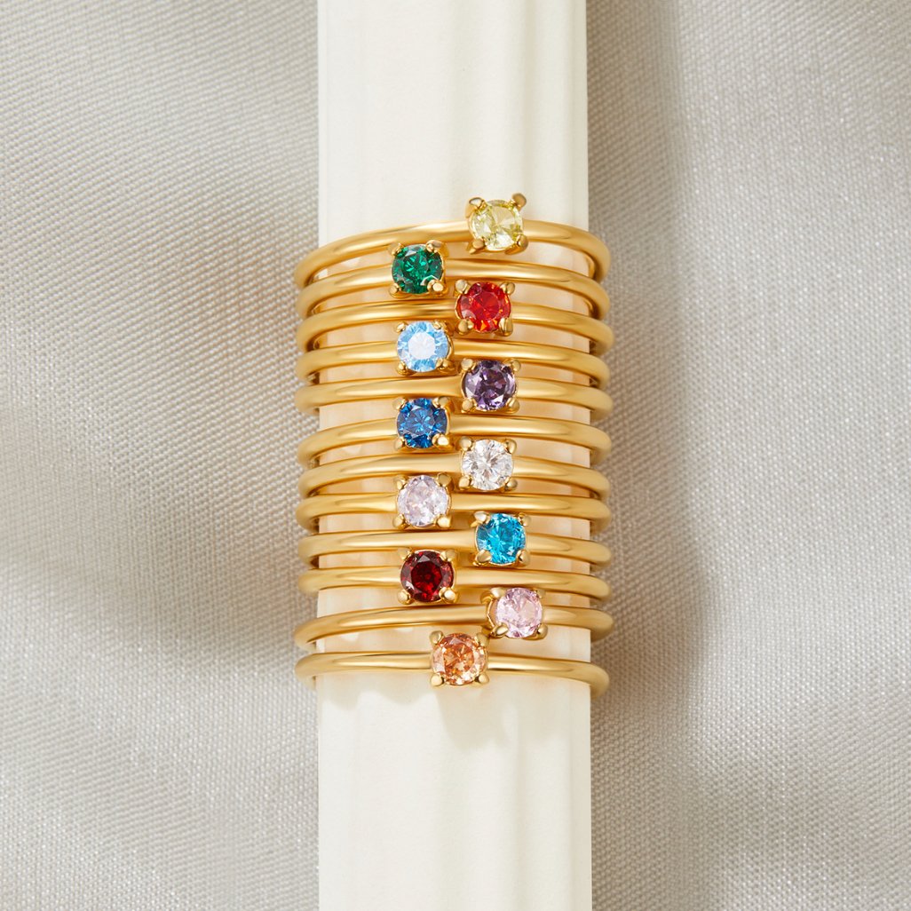 Zachte gouden ring met geboortesteen