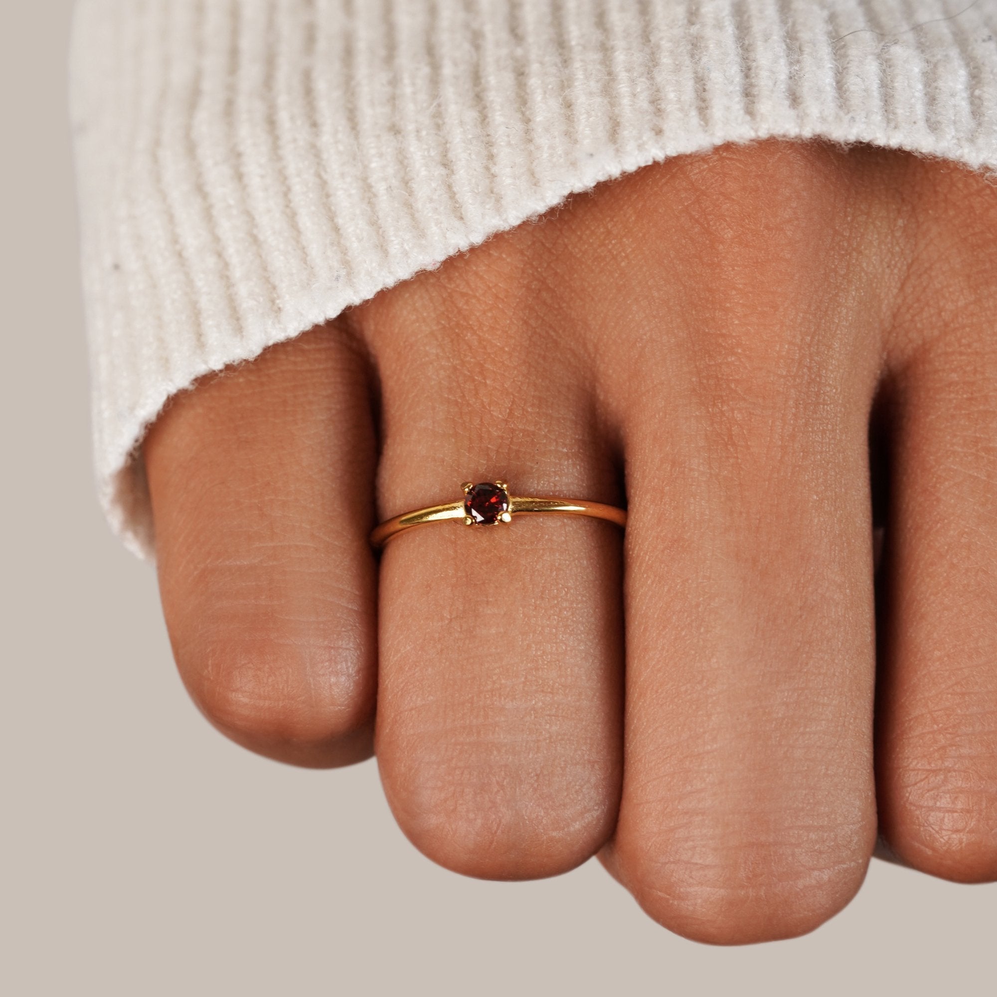 Zachte gouden ring met geboortesteen