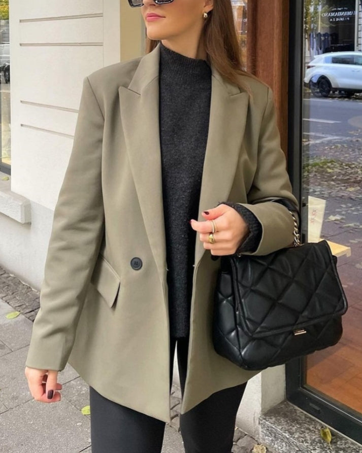 Blazer voor Vrouwen met Dubbele Rij Knopen en Regular Fit