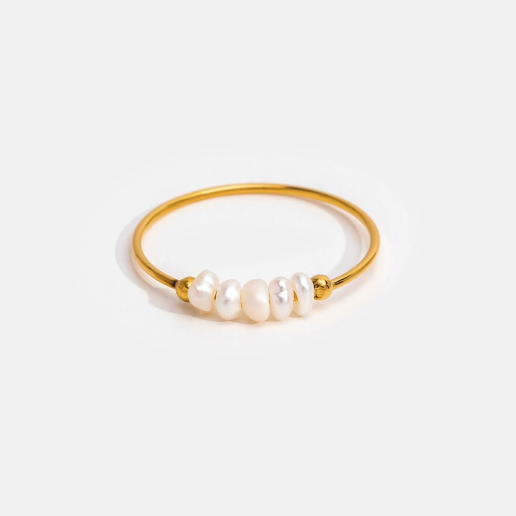Elegante zoetwaterparelring in zacht zilver