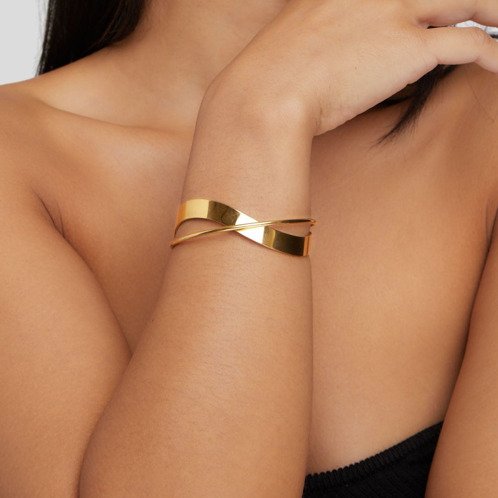 Elegante gouden armband met verfijnde details