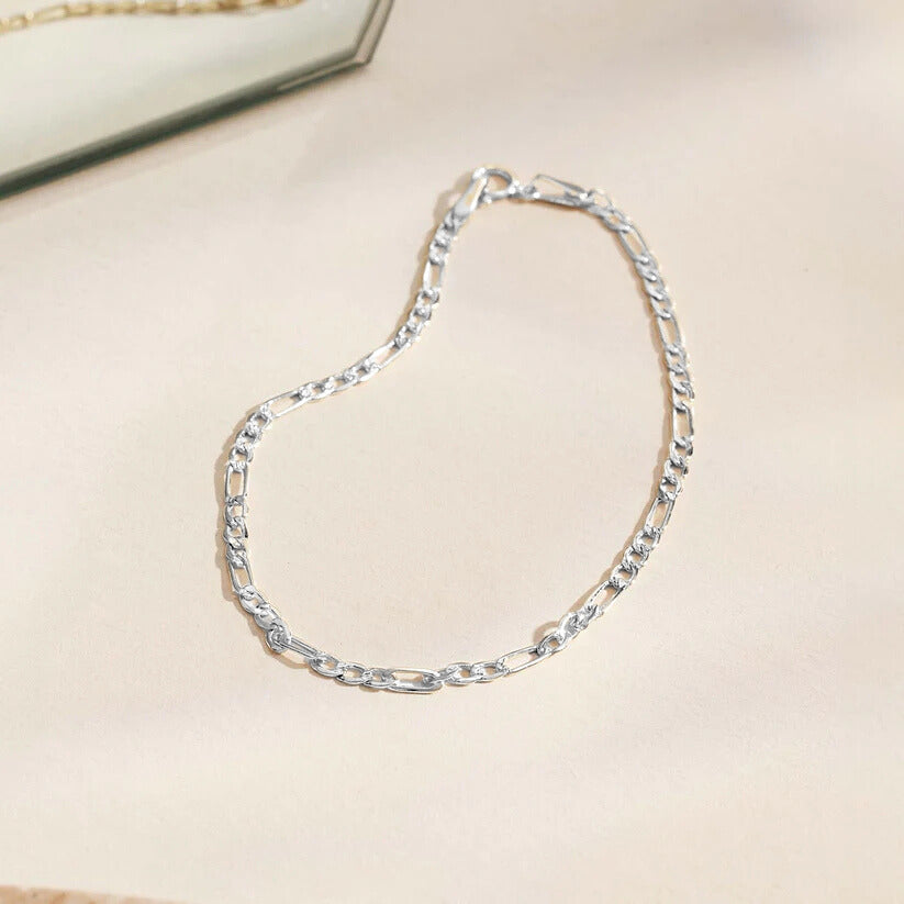 Elegante witgouden armband met verfijnde details