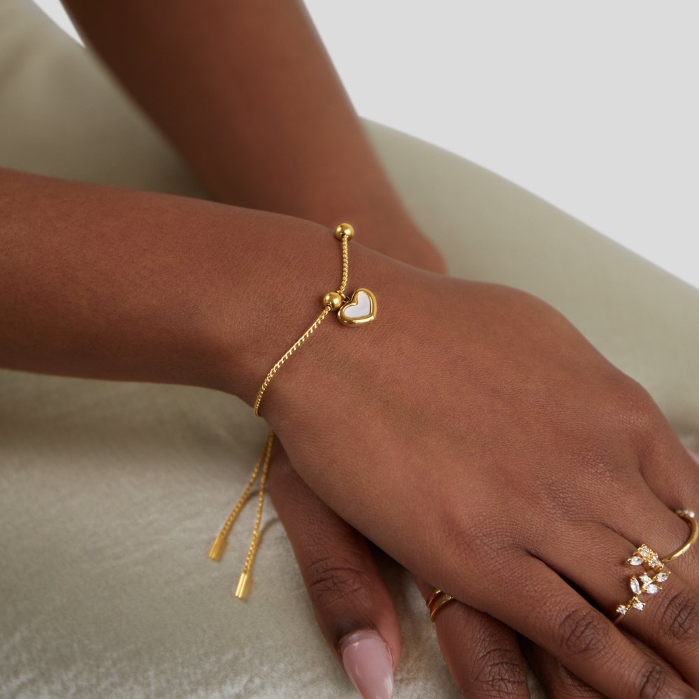 Verfijnde armband van zilver met een hartje