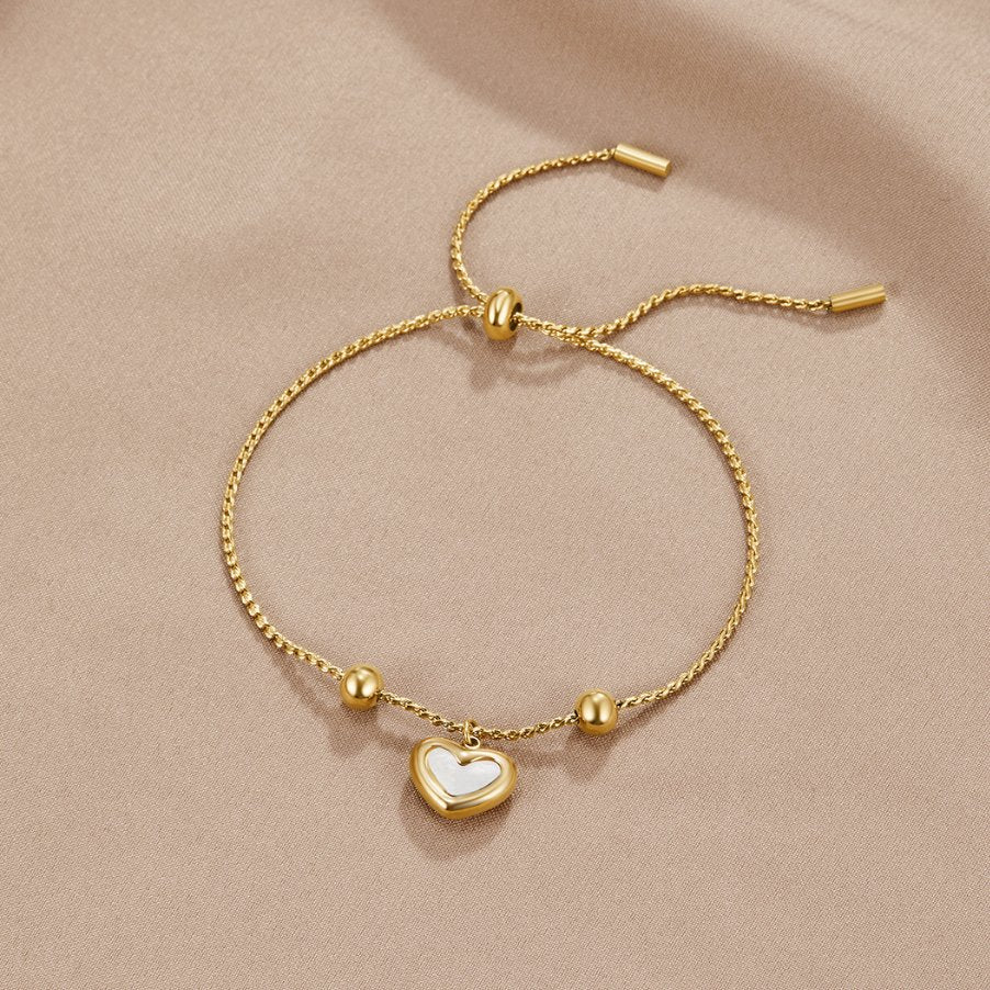 Verfijnde armband van zilver met een hartje