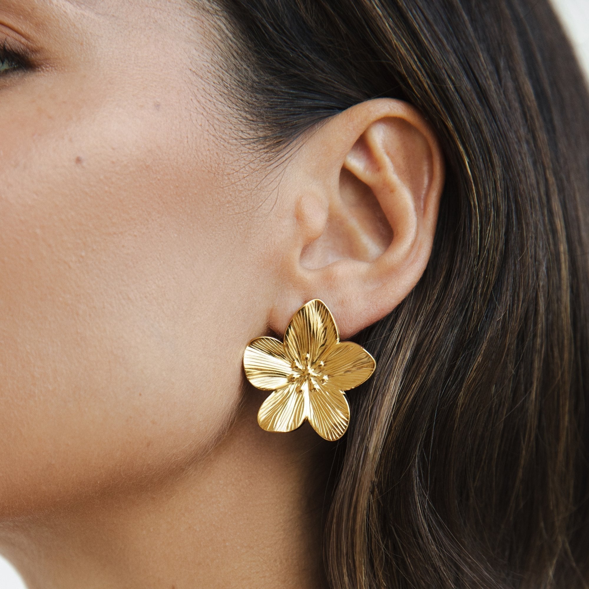 Elegante oorbellen met gouden bloemen