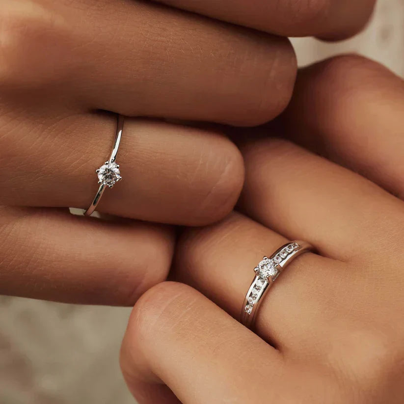 Elegante ring van wit goud met verfijnde details