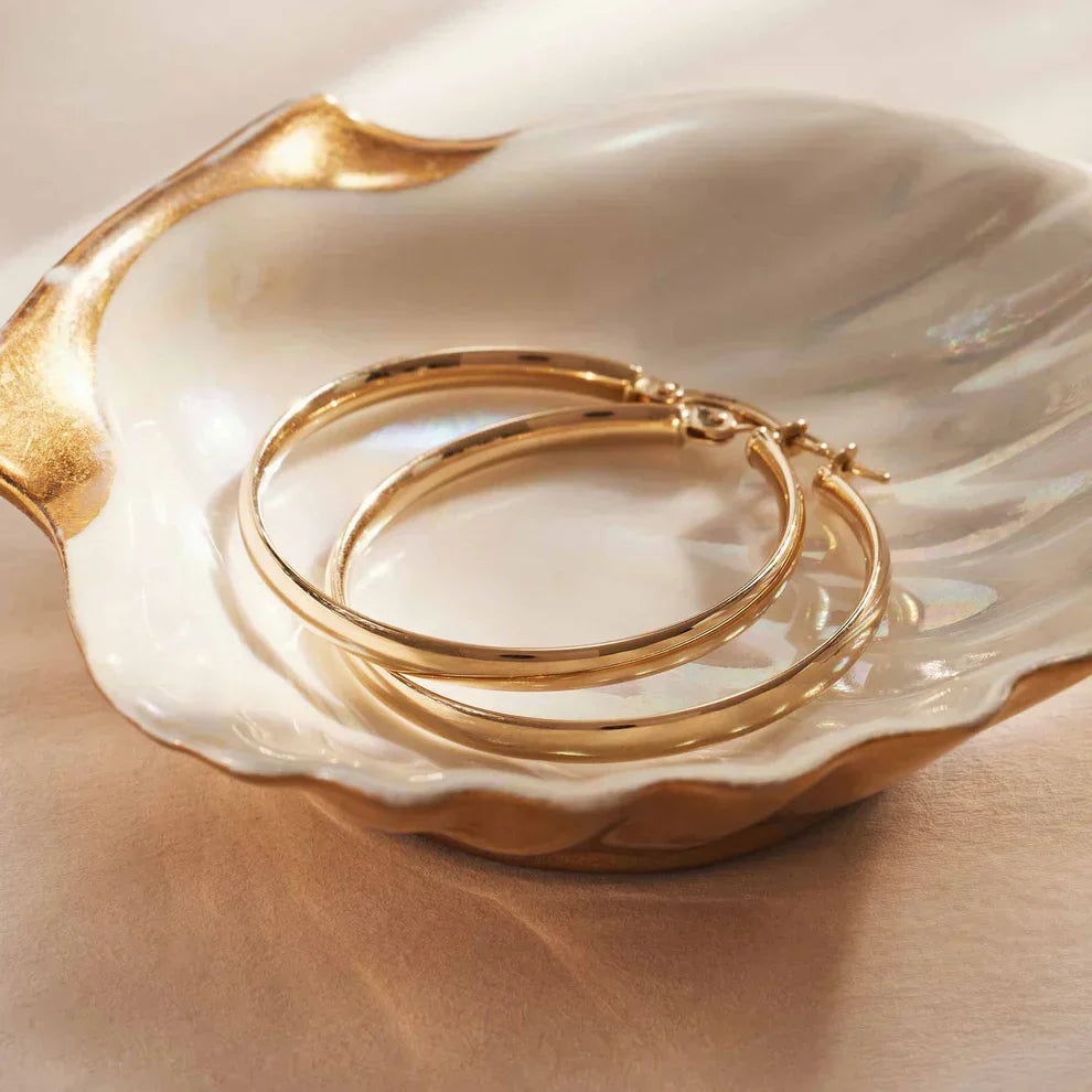 Elegante oorbellen van wit goud met verfijnde details