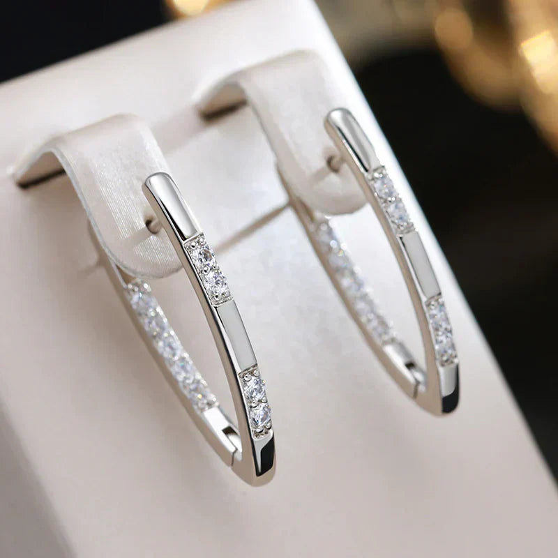 Elegante gouden oorbellen met sprankelende zirkonia