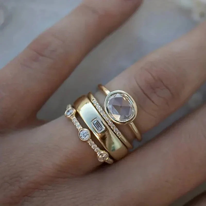 Elegante gouden ring met zirkonia details
