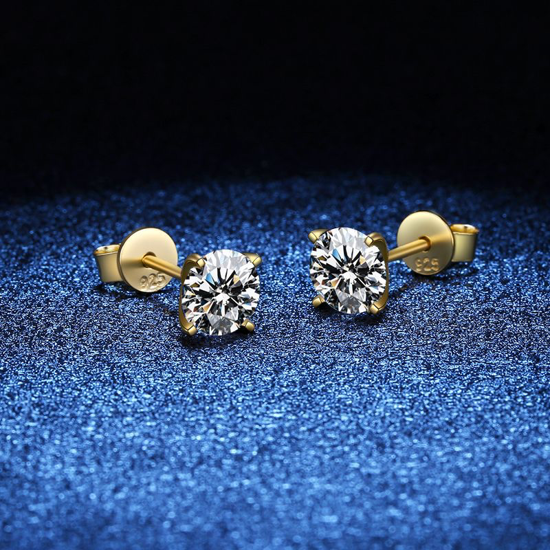 Elegante zilveren oorbellen met subtiele zirkonia details