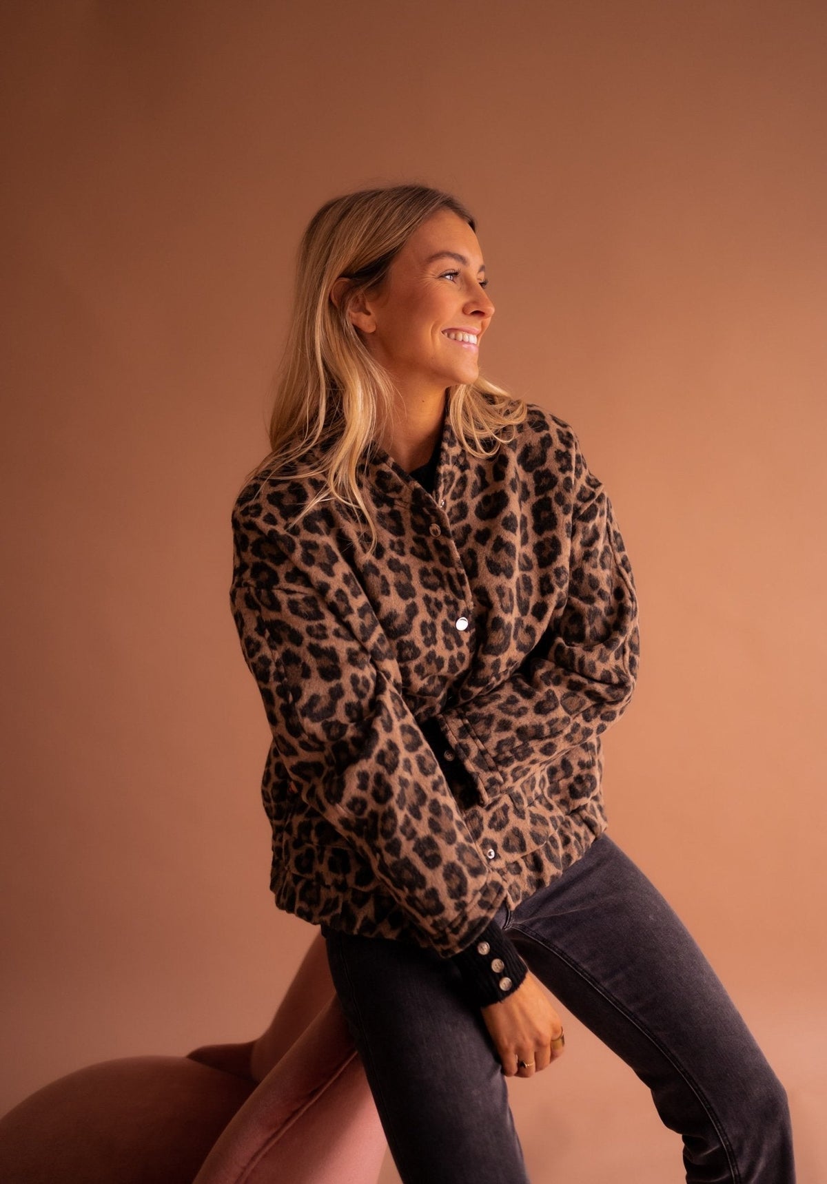 Dames Bruin Bomberjack met Luipaardprint en Comfortabele Pasvorm