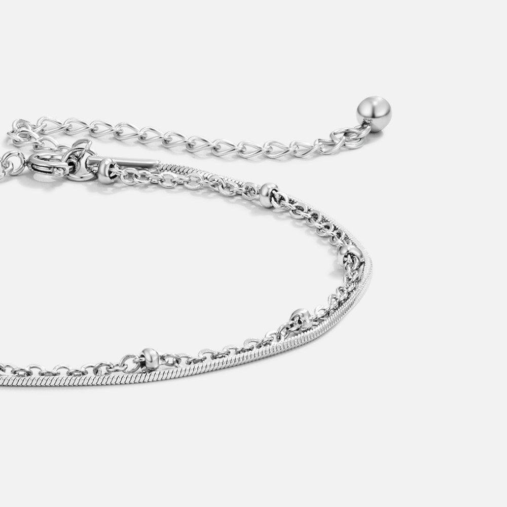 Elegante zilveren schakelarmband met verfijnde details