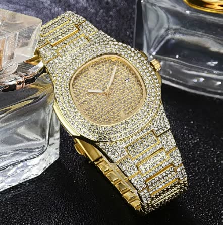 Elegante gouden horloge met subtiele parel
