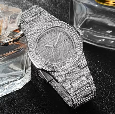 Elegante gouden horloge met subtiele parel