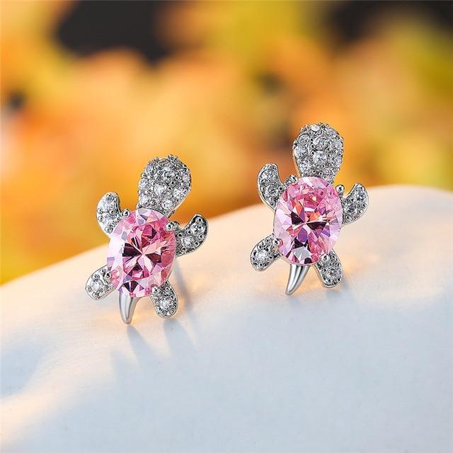 Elegante zilveren oorbellen met zirkonia en zeewierdesign