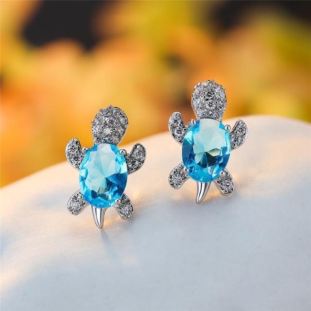 Elegante zilveren oorbellen met zirkonia en zeewierdesign