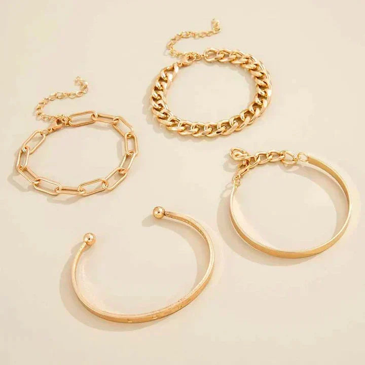 Elegante gouden armbandset met verfijnde details