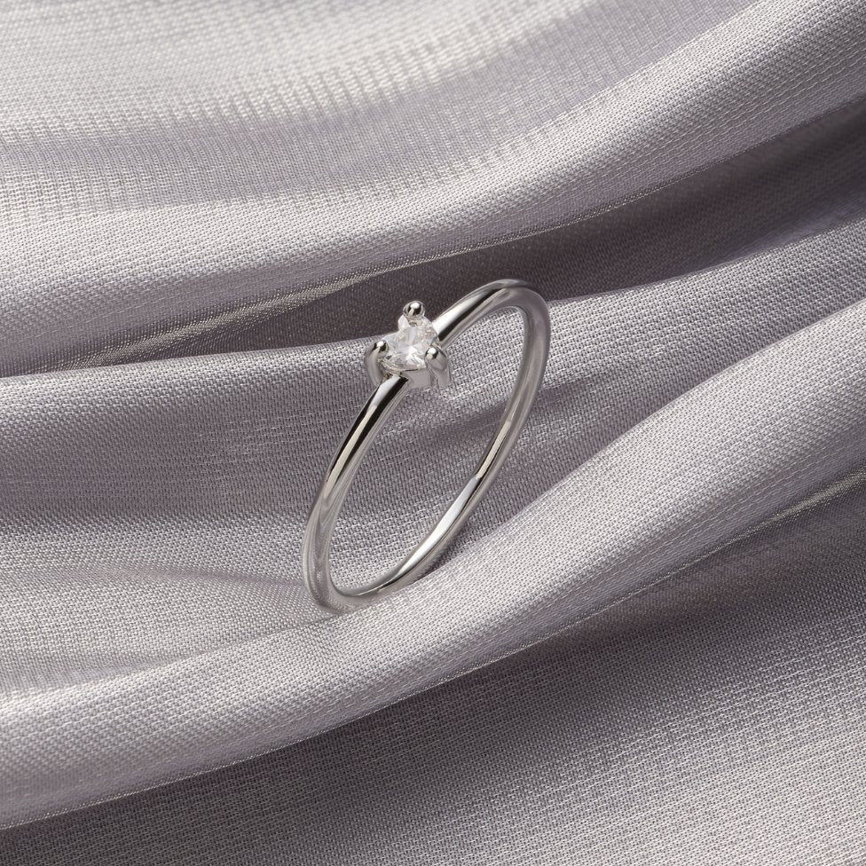 Verfijnde zirkonia ring met hartje