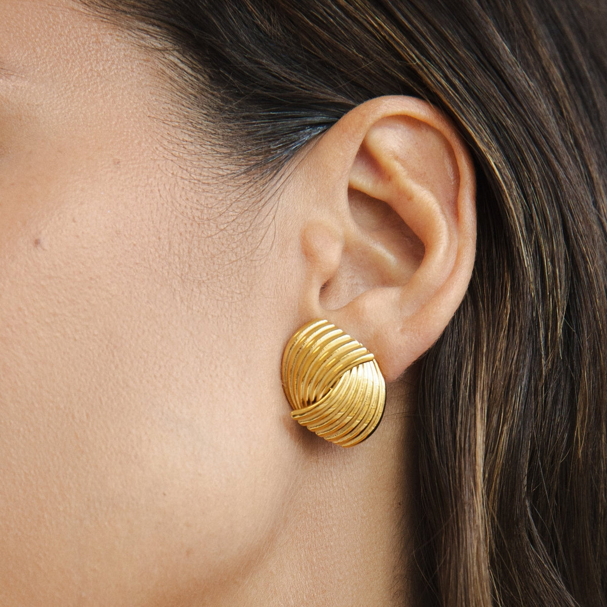 Elegante gouden oorbellen met verfijnde details