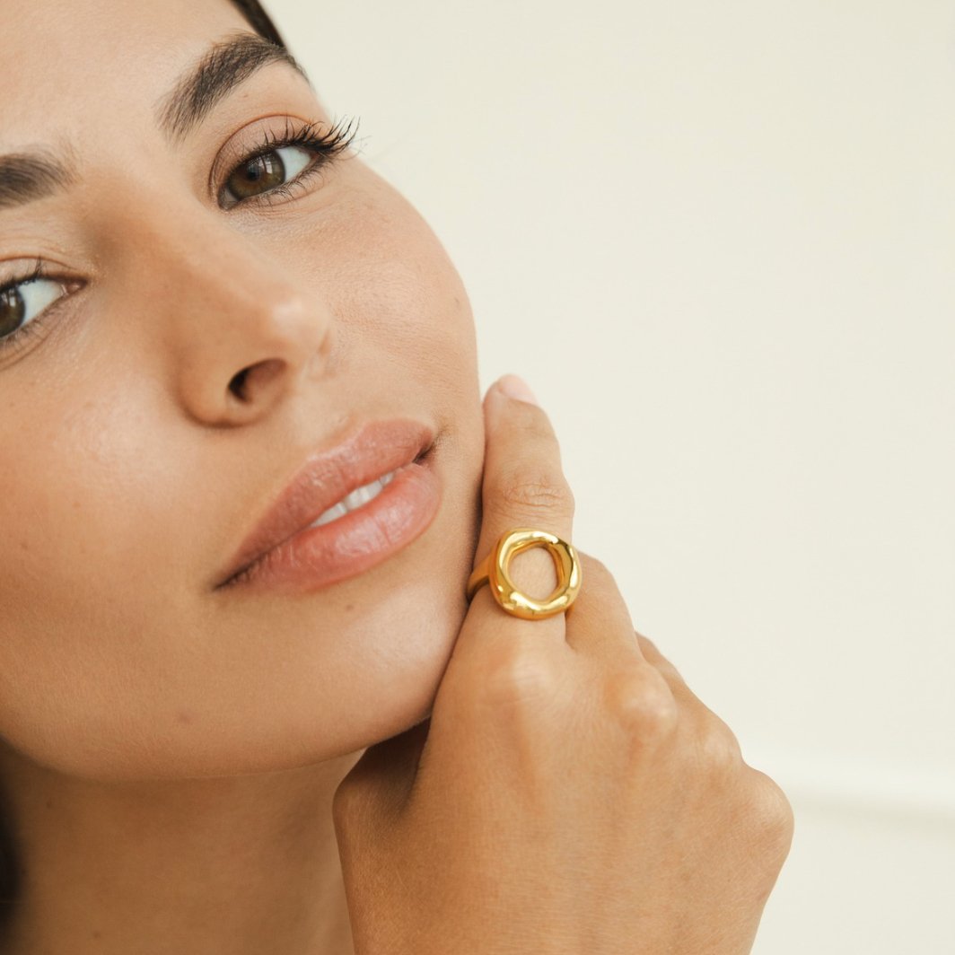 Zachte gestructureerde gouden ring