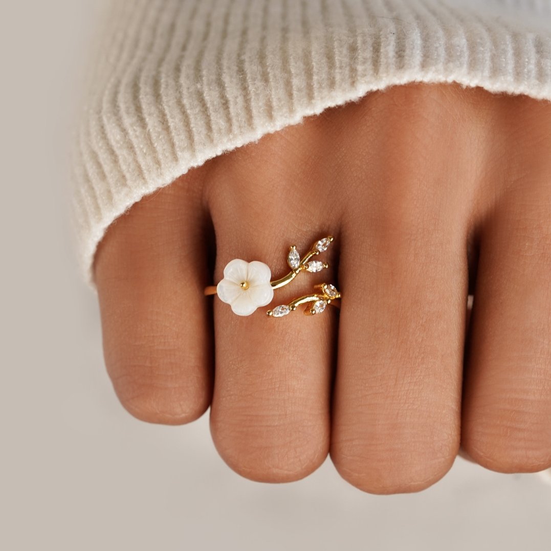 Zachte witte zirkonia bloemenring