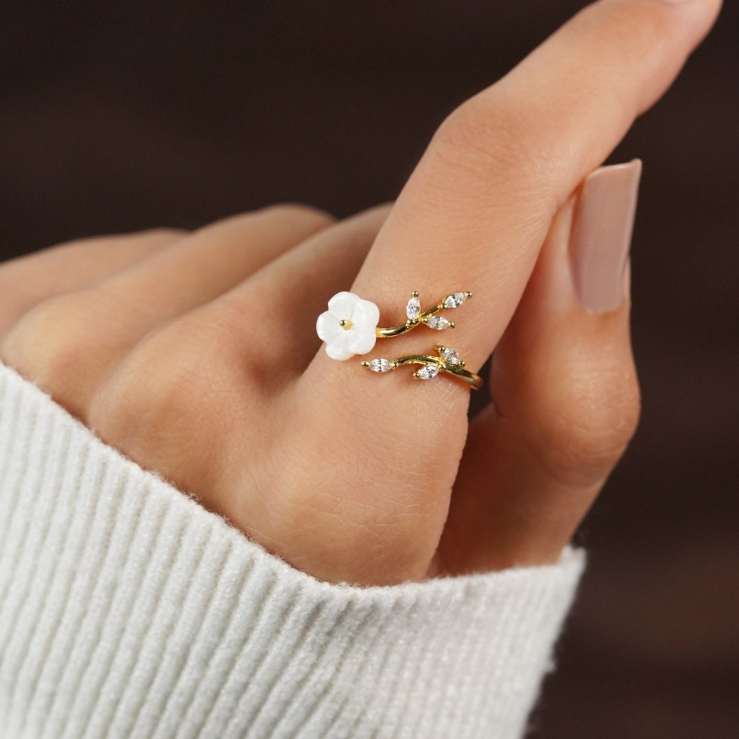 Zachte witte zirkonia bloemenring